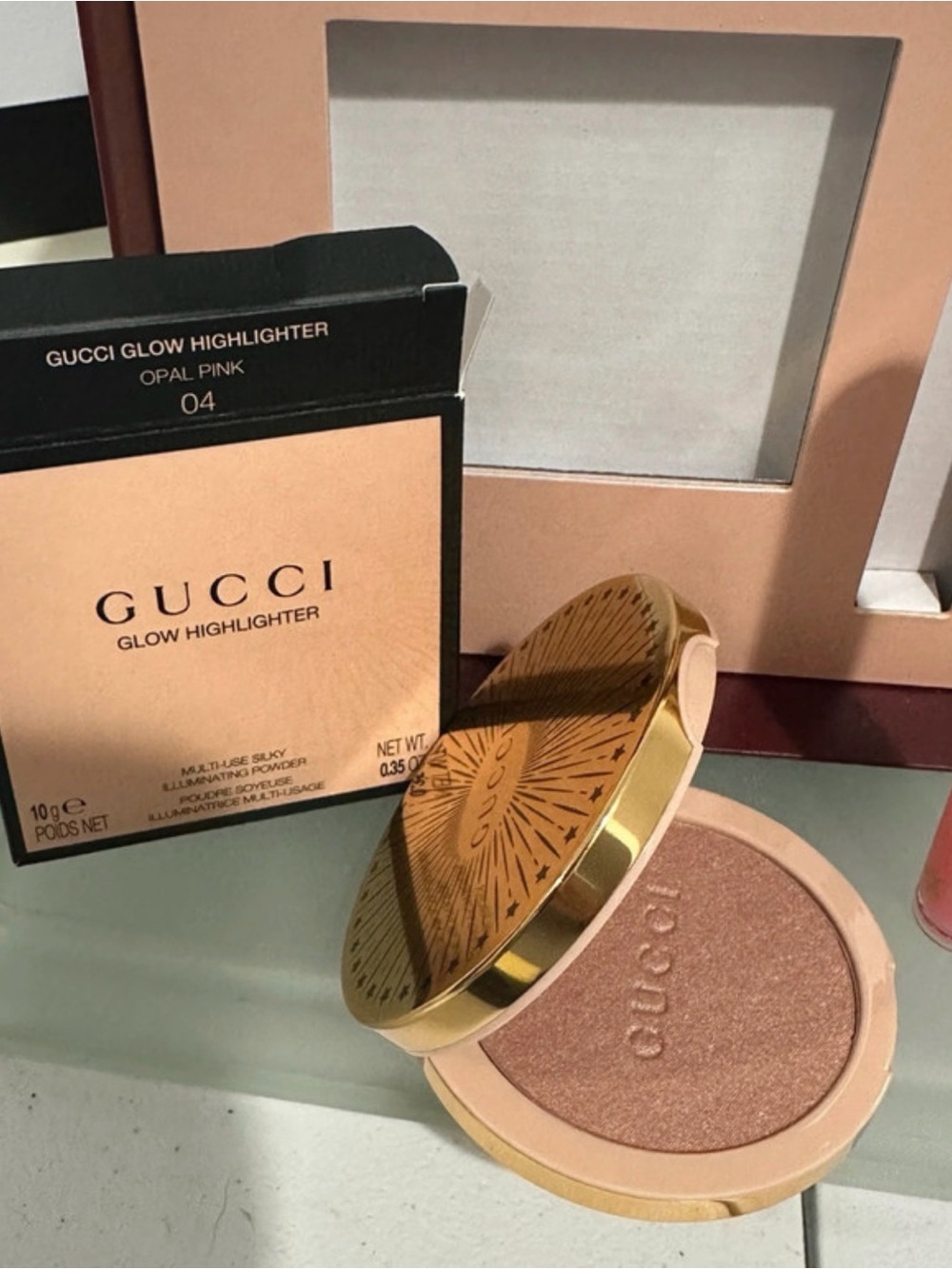 Gucci Glow Highlighter Rose Gold Compact